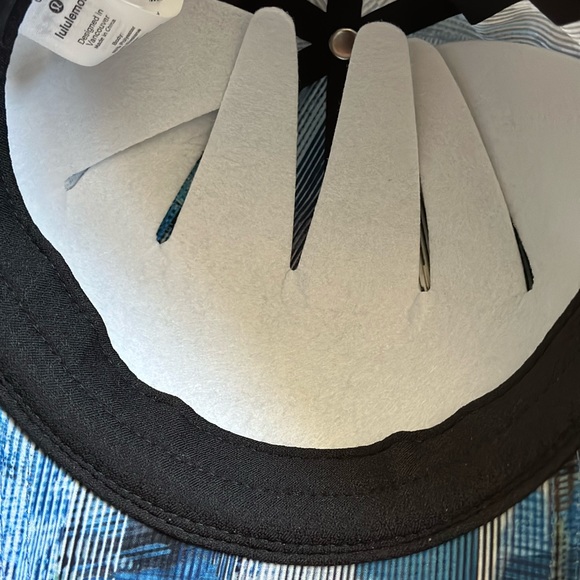 Lululemon Baller Hat *Run one size - Picture 3 of 3